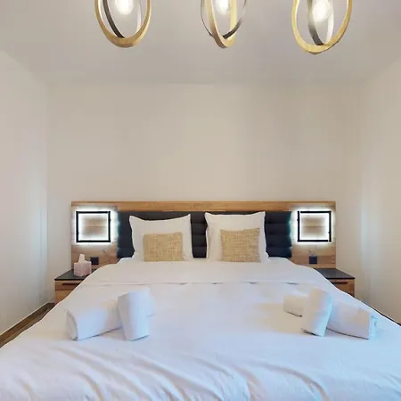 Spacious - Beautiful Terrace With View