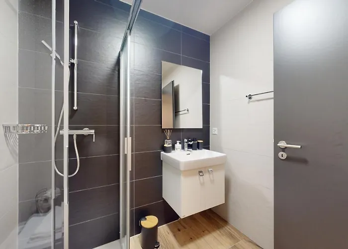 Spacious - Beautiful Terrace With View 公寓 洛伊克巴德